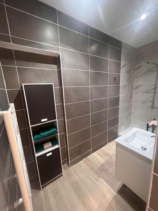 T2 Neuf Et Moderne Climatiser Avec Netflix Amazon Marselha Exterior foto